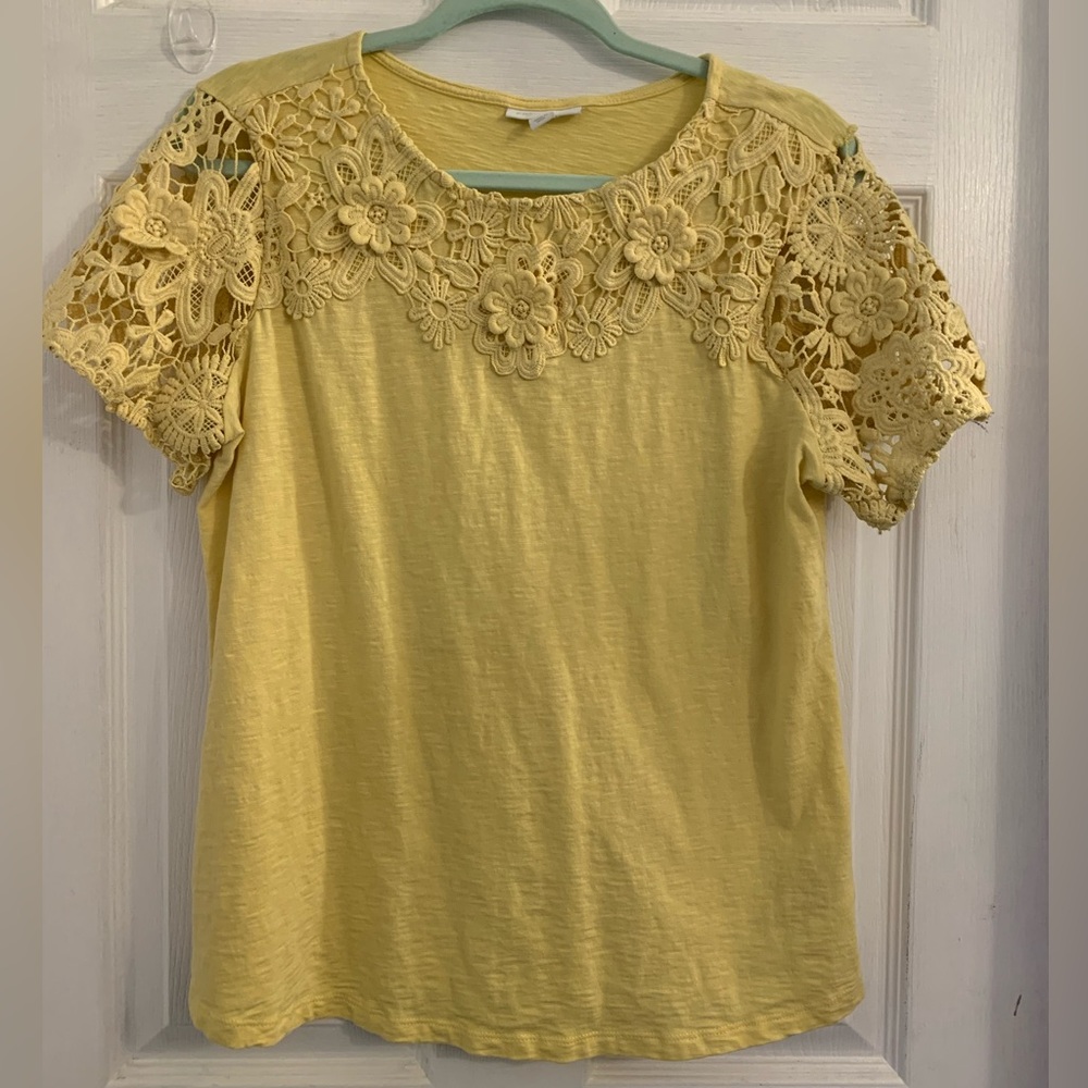 Charter Club Women’s Yellow top with Lace sleeves. Size medium $8